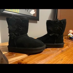 Black toddler fur boots